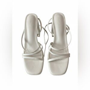 SHOE N’ TALE White Platform Strappy Sandal Heels